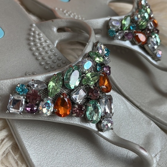 OKA-B LIGHT SILVER BEADS FLIP FLOPS SANDALS WOMEN SIZE S/5.5 - Picture 4 of 8